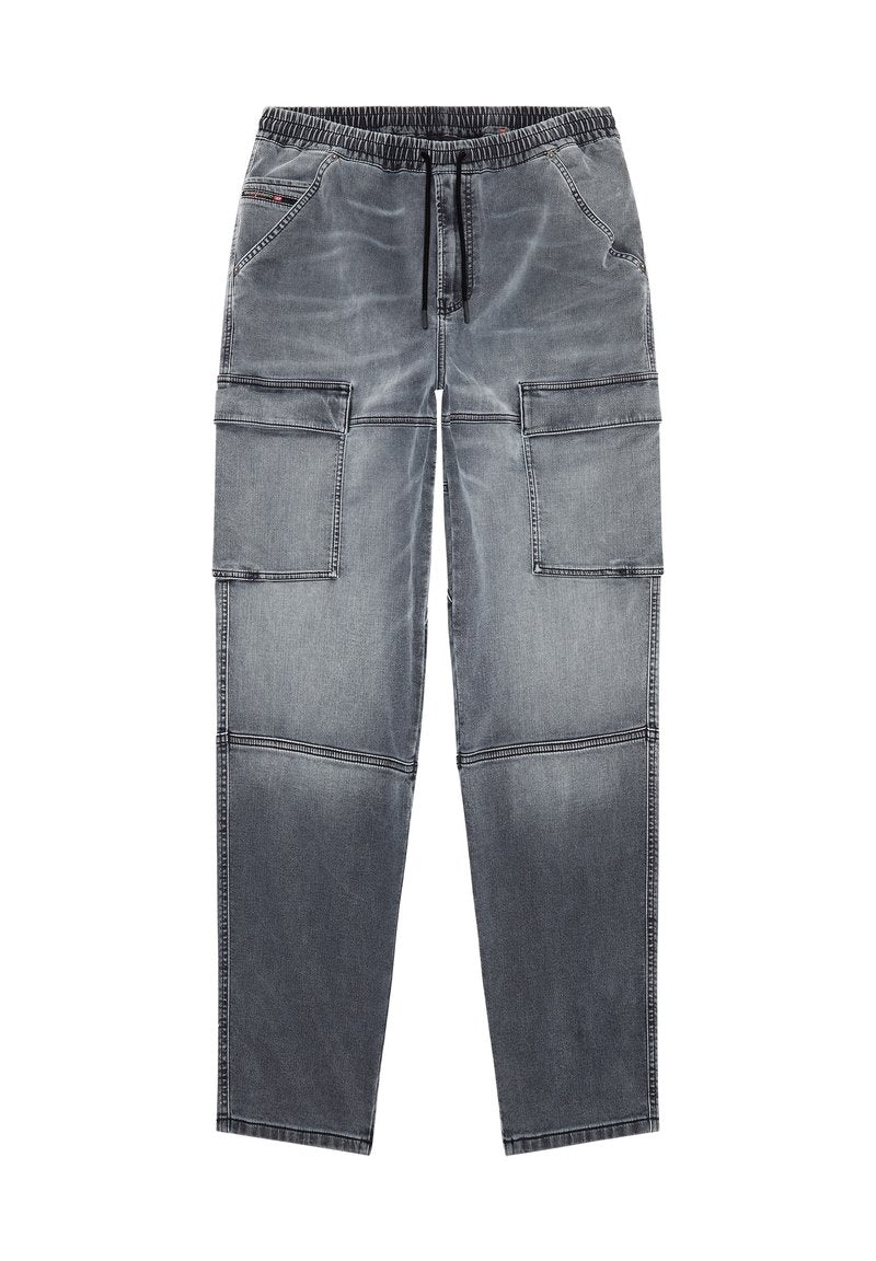 Graue Denim-Cargohosen mit elastischem Bund und Kordelzug, ausgestattet mit zwei Seitentaschen und zwei großen Oberschenkeltaschen. Glatte Textur.