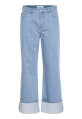 Helle blaue, kurze Jeans aus Denim mit hoher Taille, weitem Bein und umgeschlagenen Säumen. Fünf-Taschen-Design mit Gürtelschlaufen.