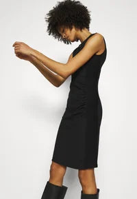 Anna Field SLEEVELESS HIGH V NECKLINE DRESS - Shift dress - black