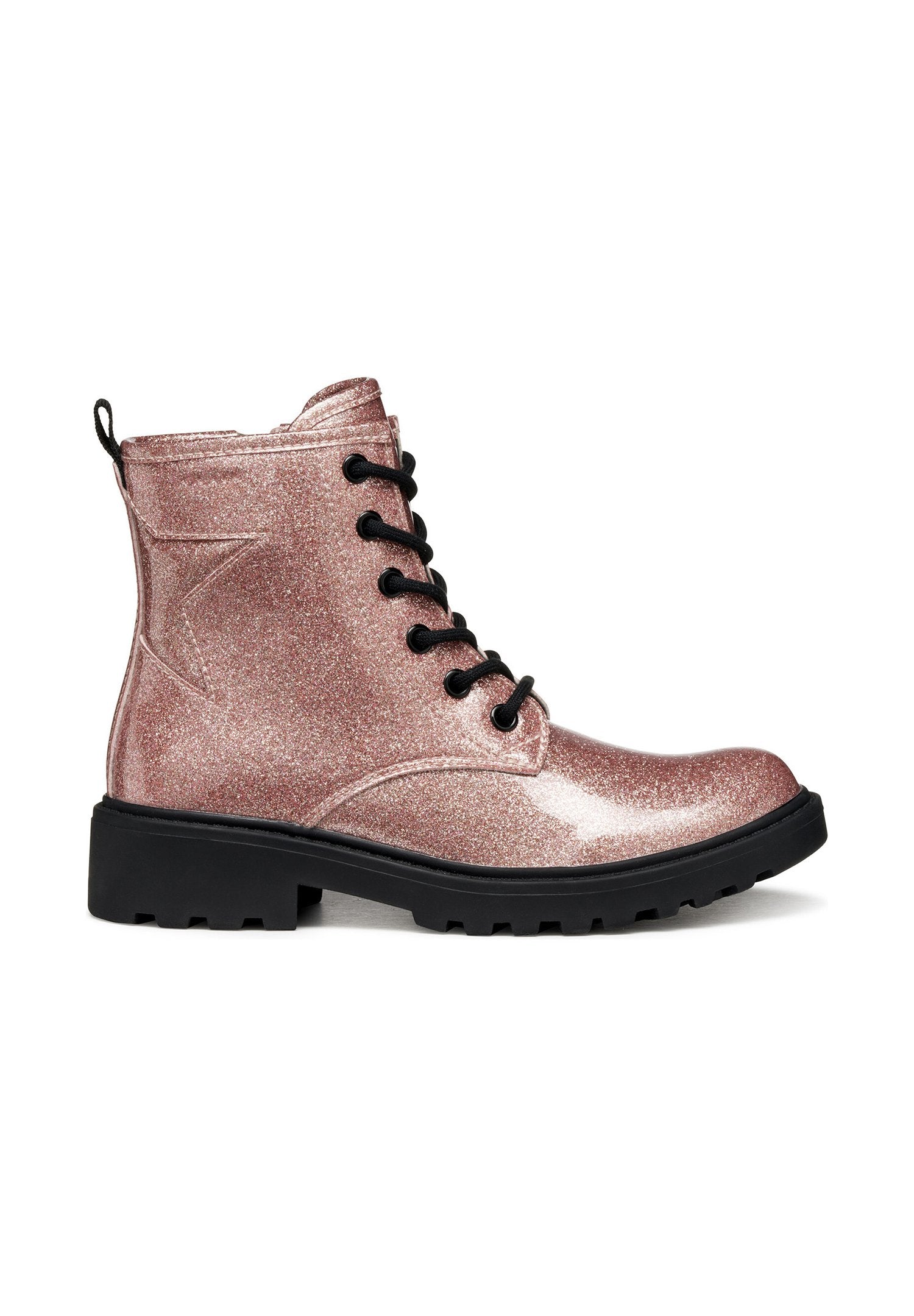 Glitzernde pinke Knöchelstiefel mit schwarzen Schnürsenkeln und strukturiertem Finish. Mit einer schwarzen, robusten Sohle und einer Ziehlasche an der Rückseite für einfaches Anziehen.