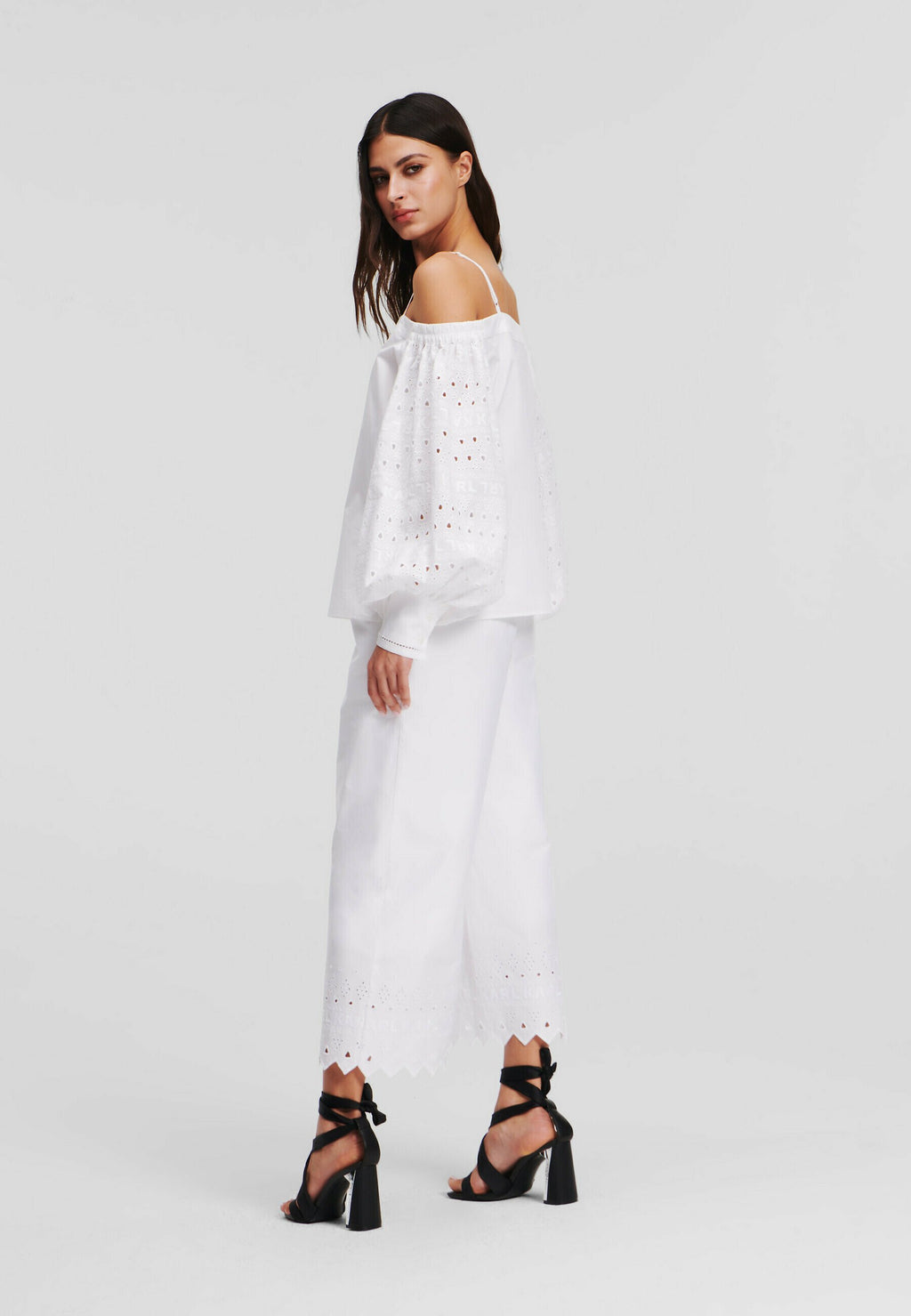 OFF SHOULDER EMBROIDERY Media 4