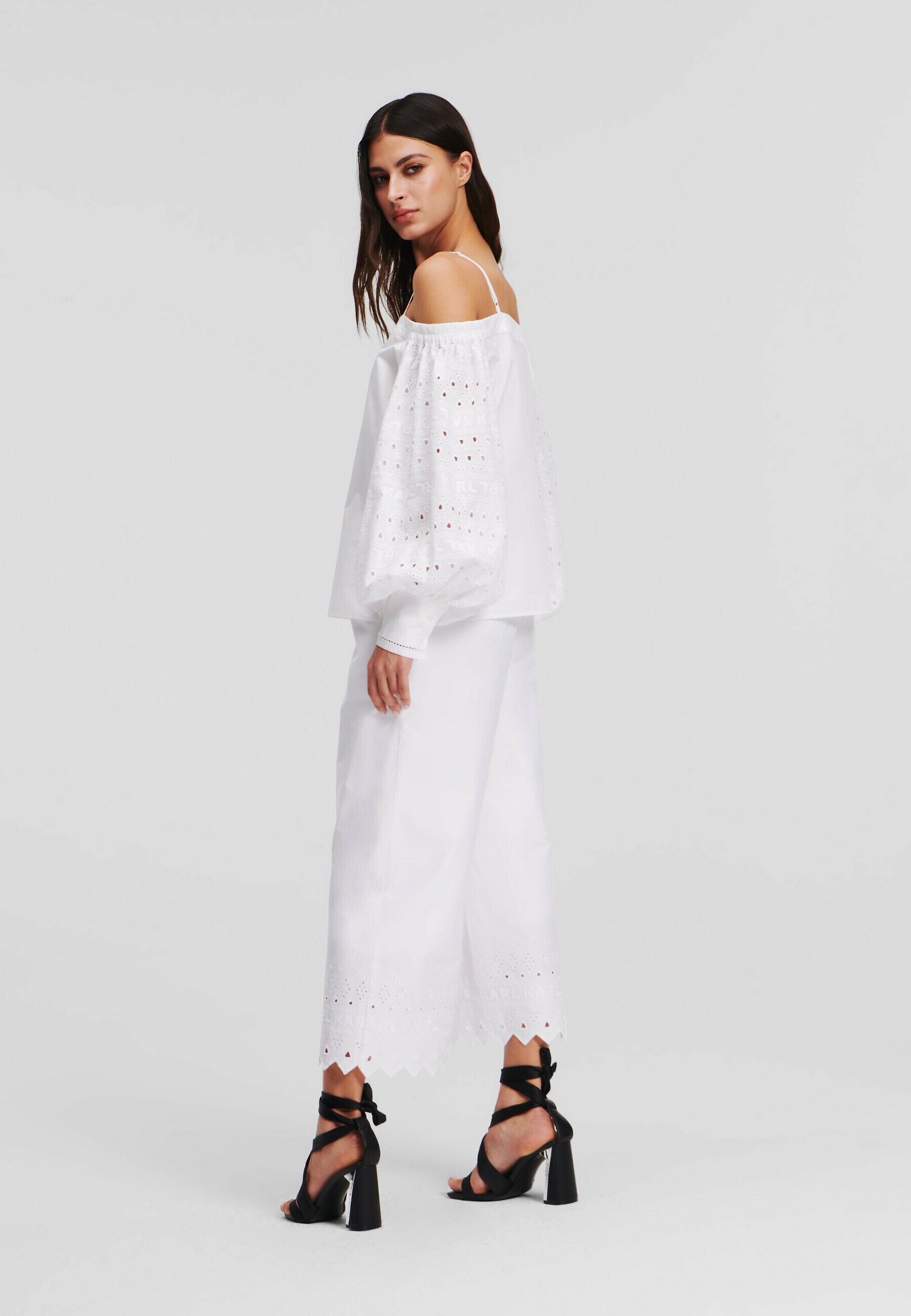 OFF SHOULDER EMBROIDERY Media 4