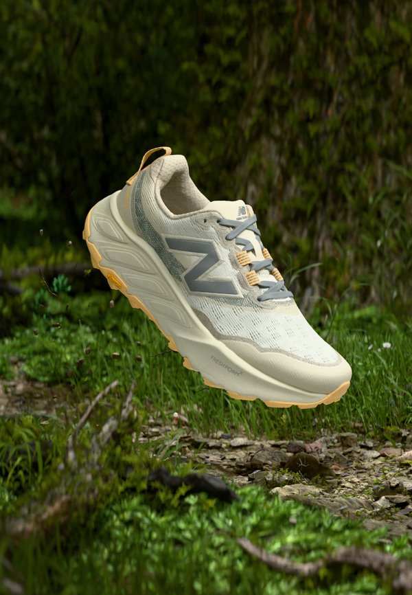 New Balance FRESH FOAM HIERRO V9 - Trail running shoes - sea salt