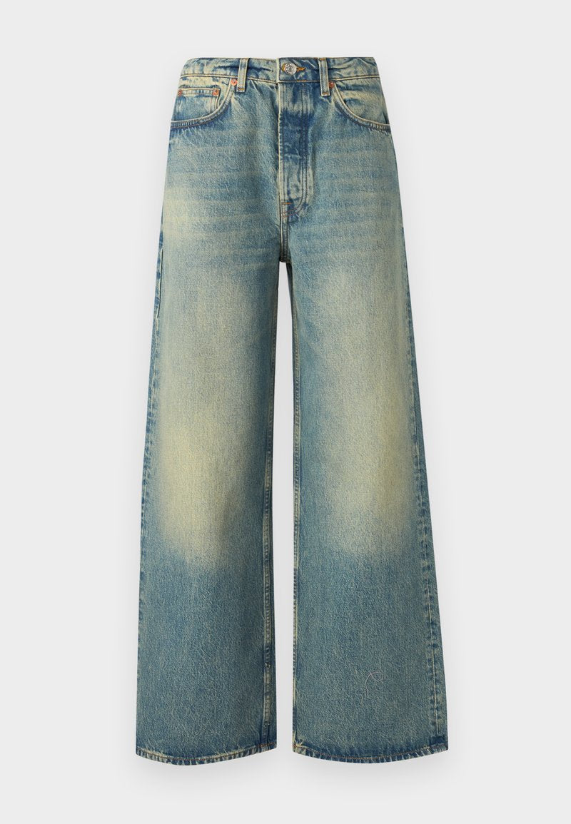 SHELLY JEANS Media 1