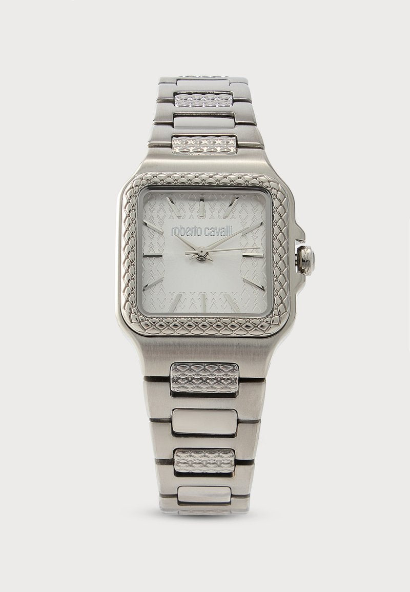 Silberne Roberto Cavalli Armbanduhr aus Edelstahl mit quadratischem Zifferblatt, gemustertem Lünettenrand und strukturierten Gliedern am Metallarmband.