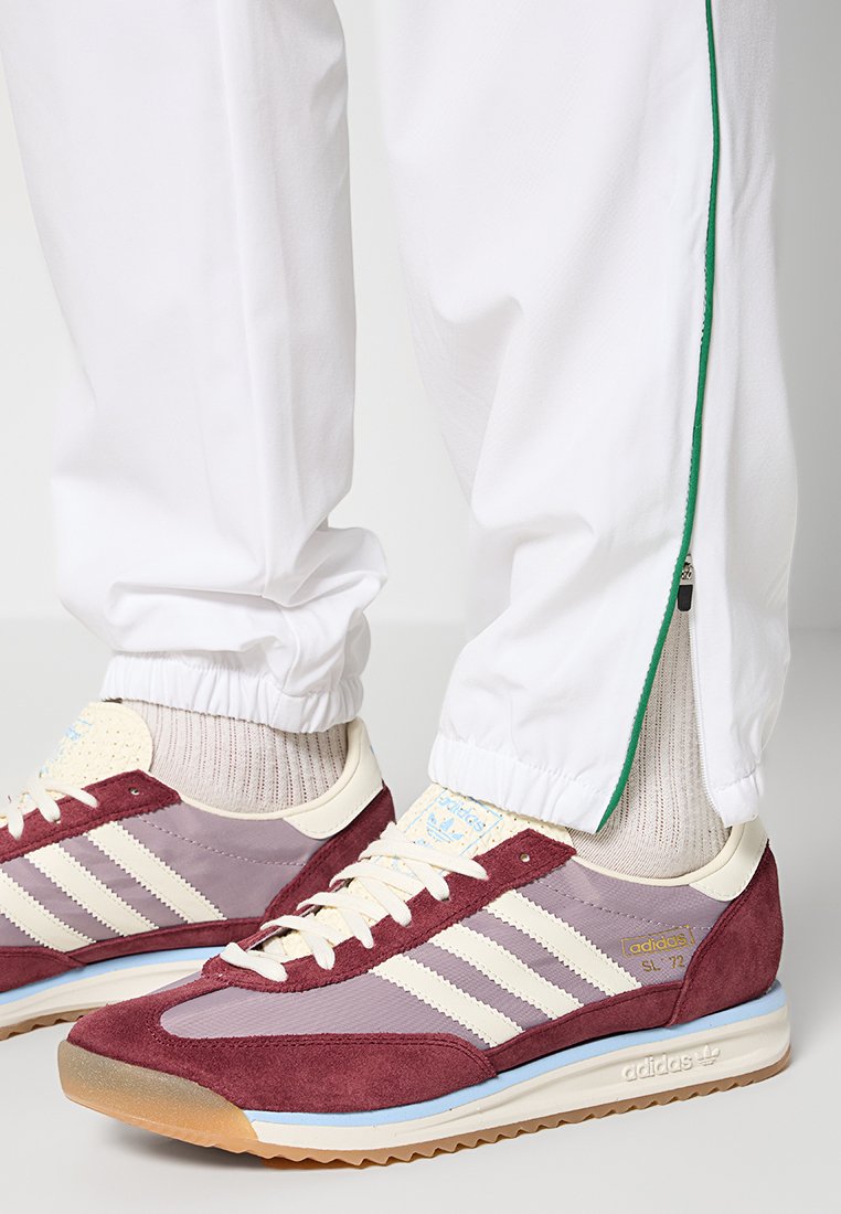 DOCKERS