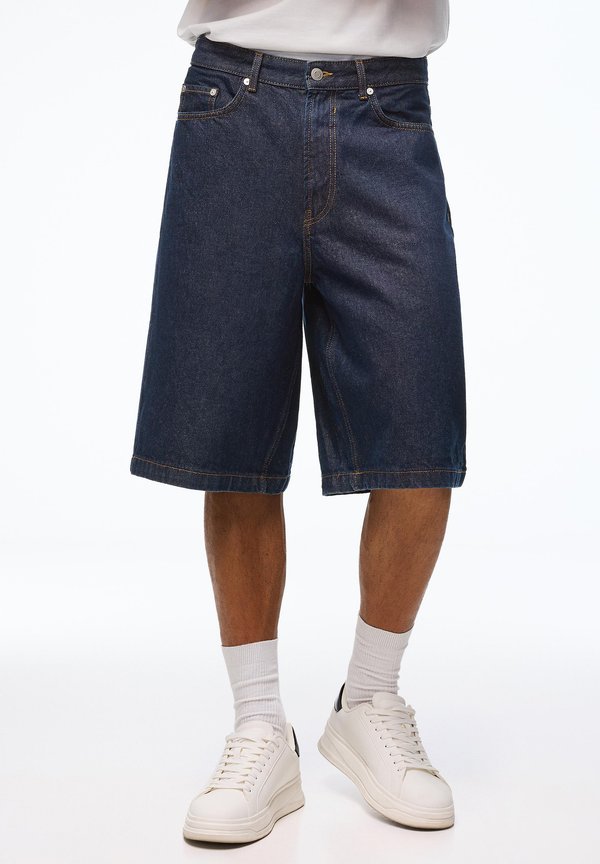 Bershka BAGGY - Denim shorts - royal blue