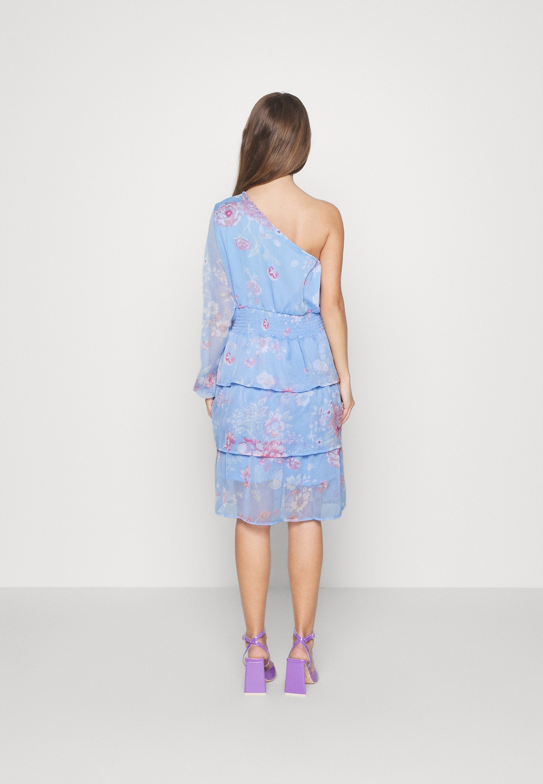 ONLASTA EMMA ONESHOULDER DRESS Media 4