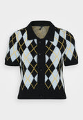 Schwarze Kurzarm-Cardigan mit einem Argyle-Muster in Hellblau, Weiß, Schwarz und Gelb. Knopfleiste vorne mit Kragen. Strukturiertes Strickgewebe.