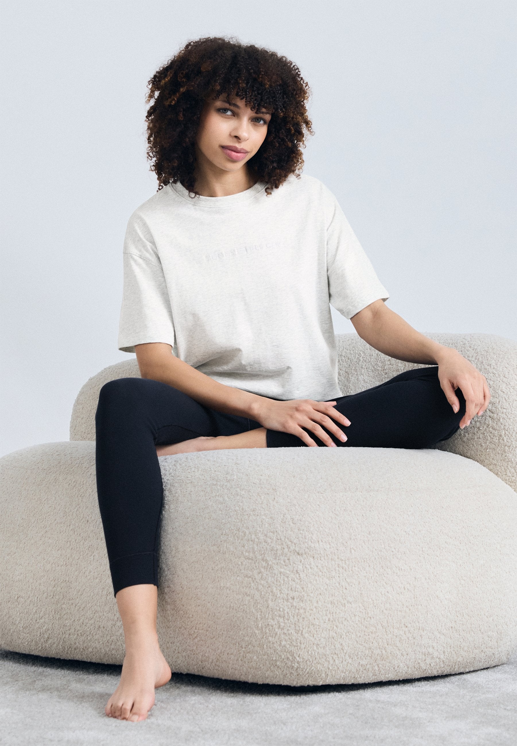 ESSENTIAL LOGO LOUNGE T-SHIRT Media 3