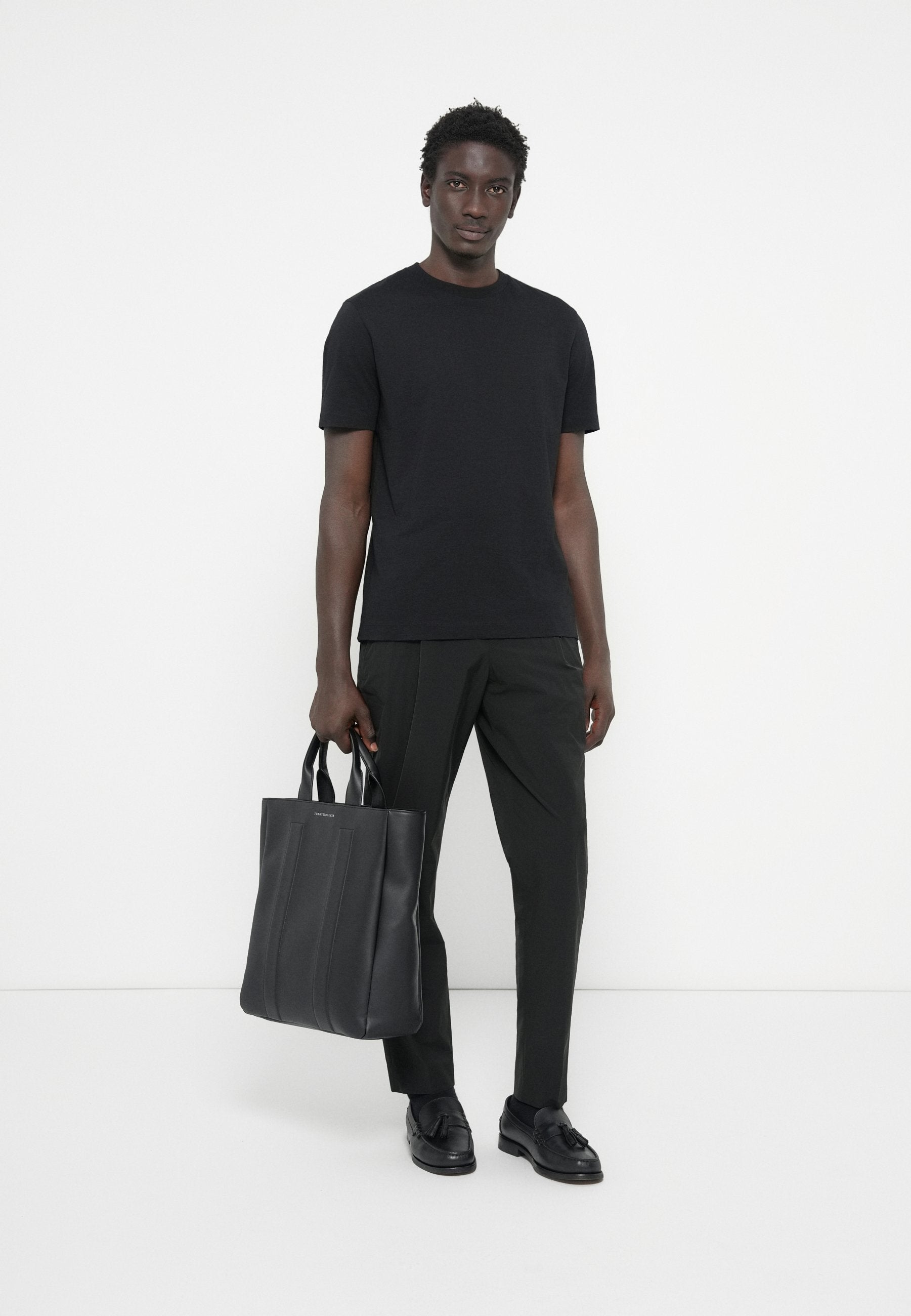 PERFORMANCE SMART CASUAL PACKABLE TROUSERS Media 2