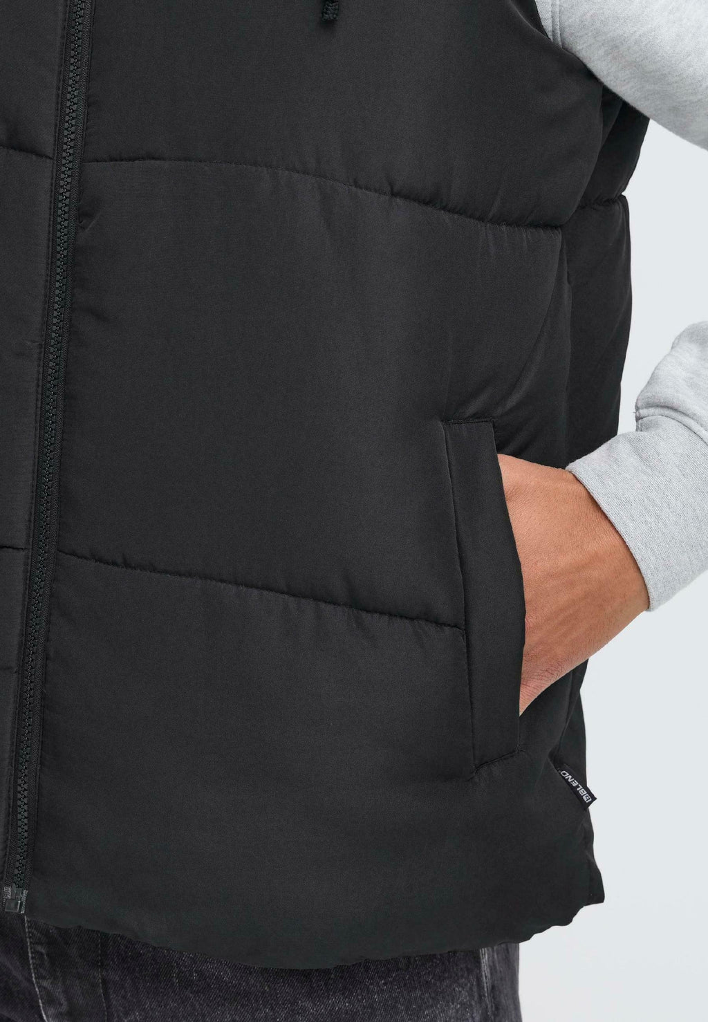 BHELWIN HOODED Media 6