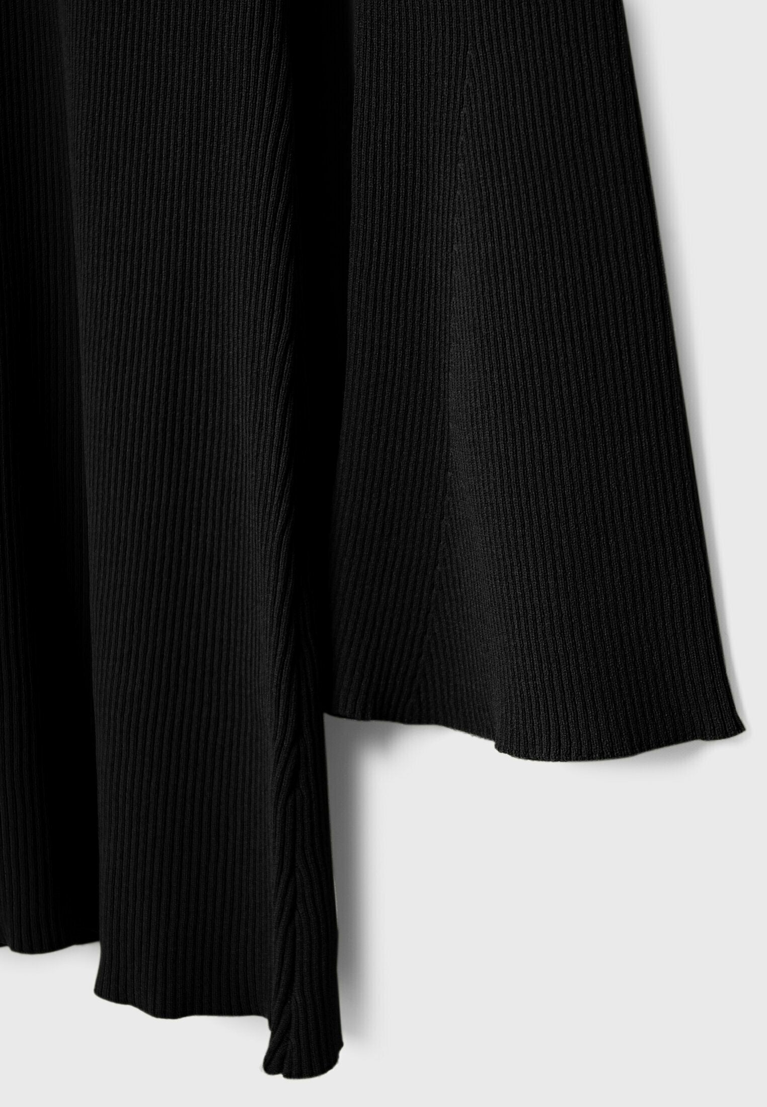 Stradivarius SHORT WITH BELL SLEEVES