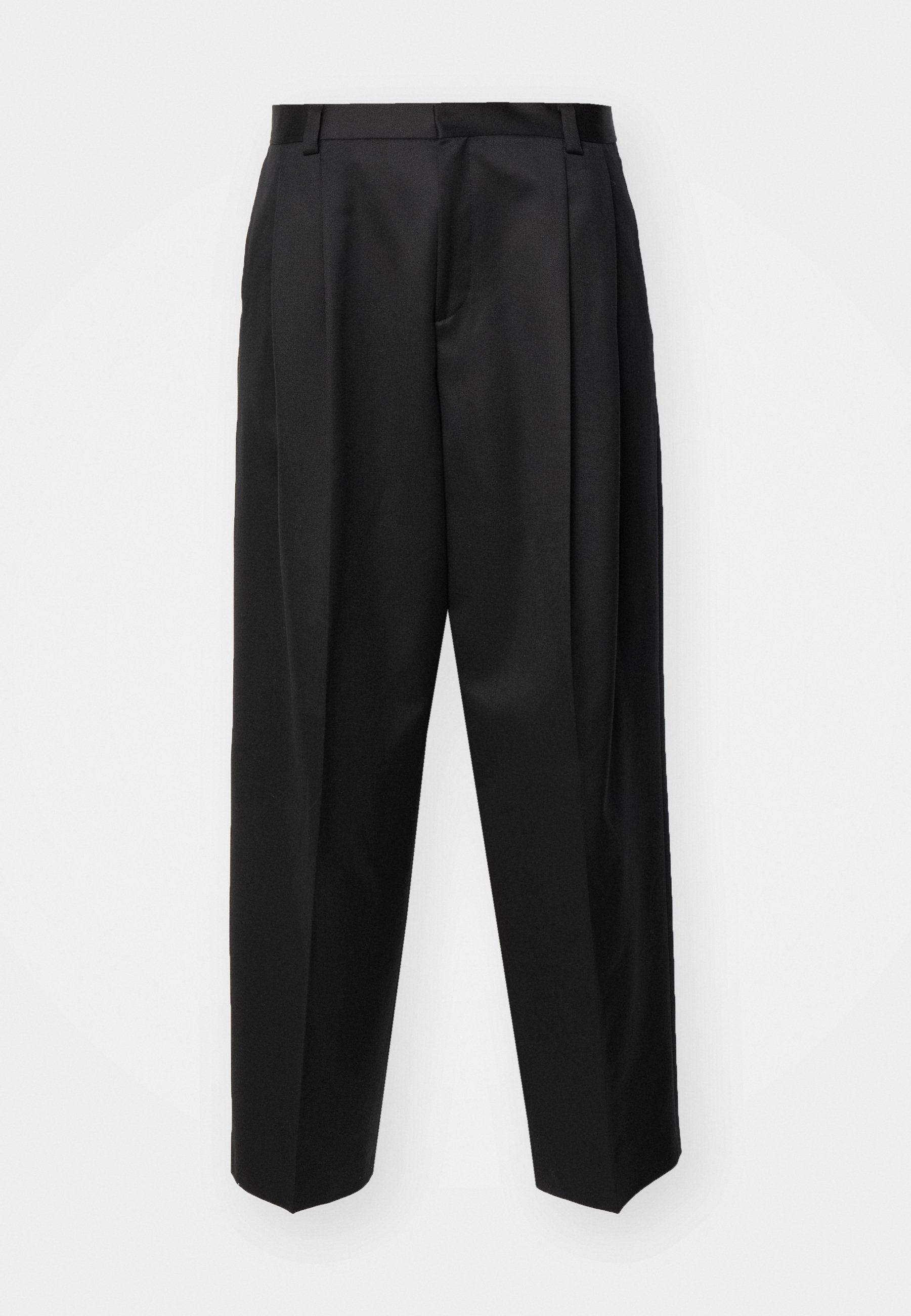 Schwarze, taillierte Hosen mit hoher Taille, weitem Bein und scharfen Falten. Aus glattem Stoff gefertigt, mit Gürtelschlaufen und ohne sichtbare Beschläge.