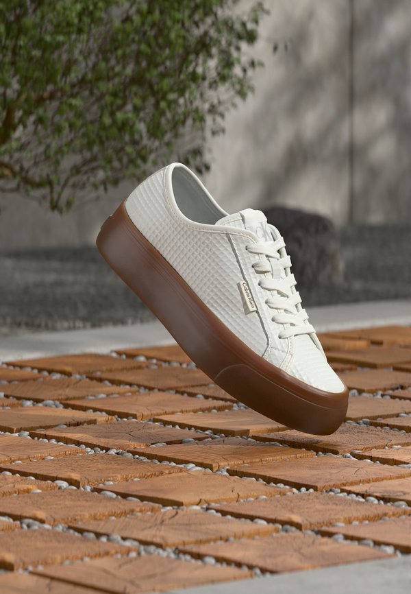 Calvin Klein LACE UP