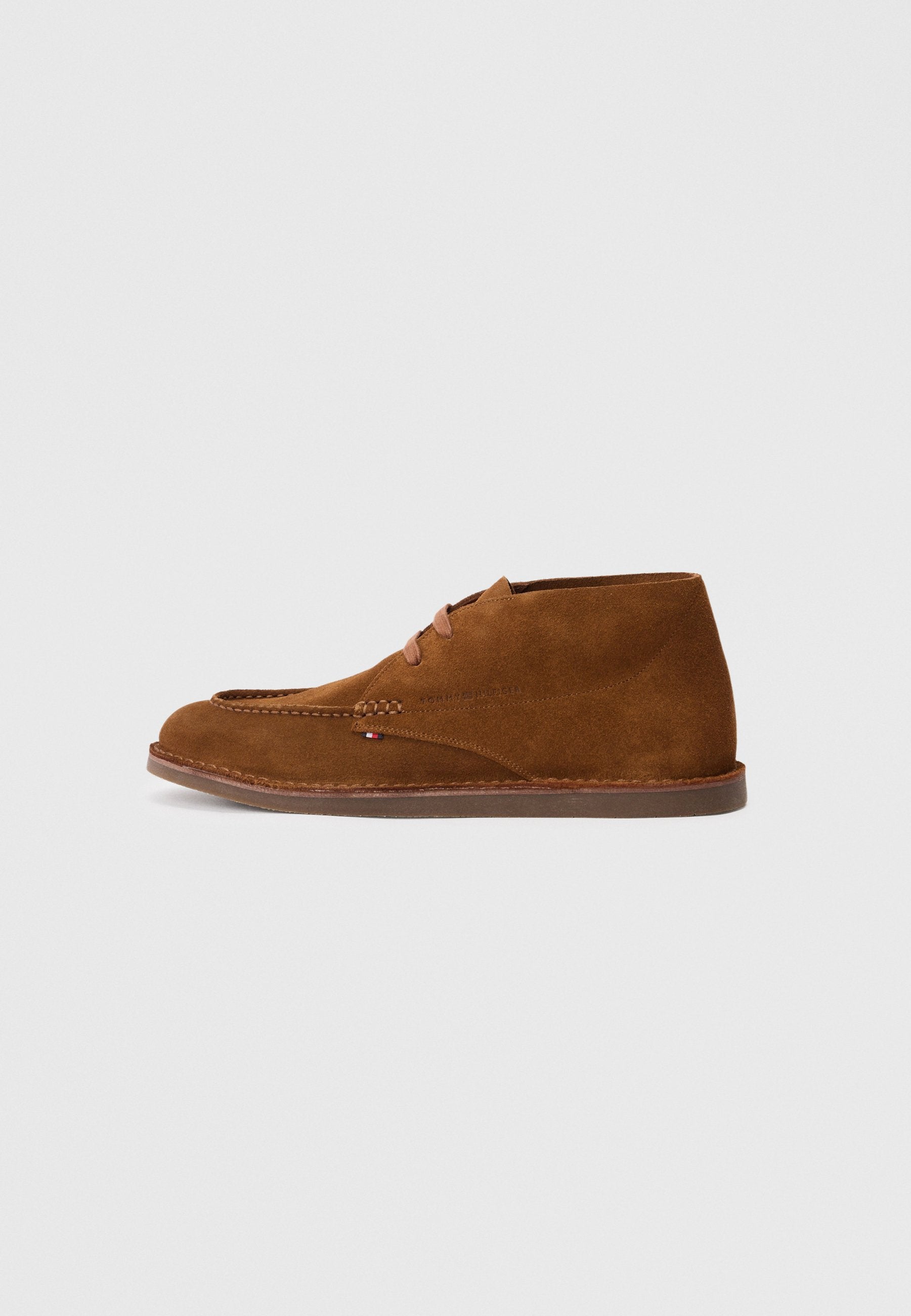 SUEDE TOPSTITCH LACE-UP CHUKKA BOOTS Media 1
