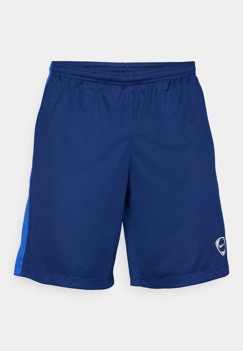 Marinefarbene Sportshorts aus leichtem Material, mit einem blauen Akzentbereich und einem eingestickten Logo am unteren rechten Bein.