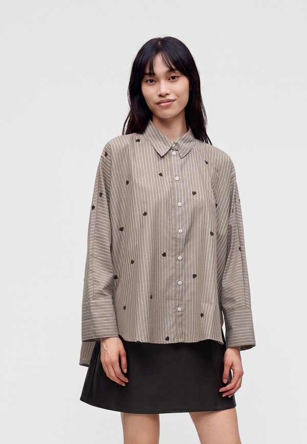 ONLY ONLNEW LINA GRACE - Button-down blouse - coffee bean