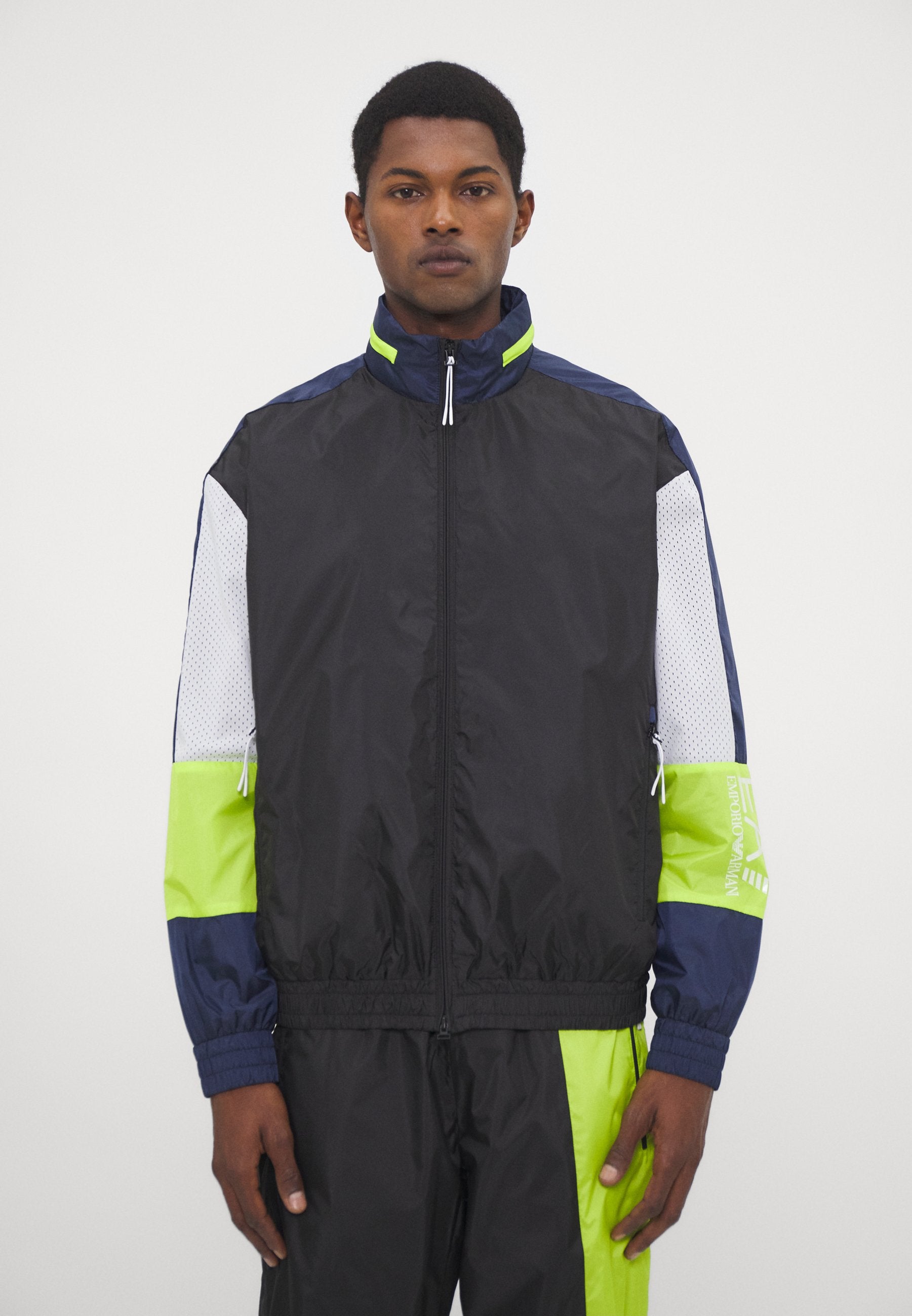 JACKET Media 5