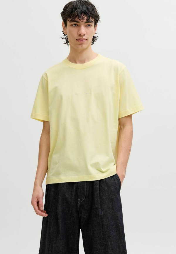 Jack & Jones JORNORREBRO EMB TEE SS CREW NECK NOOS - Print T-shirt - pastel yellow