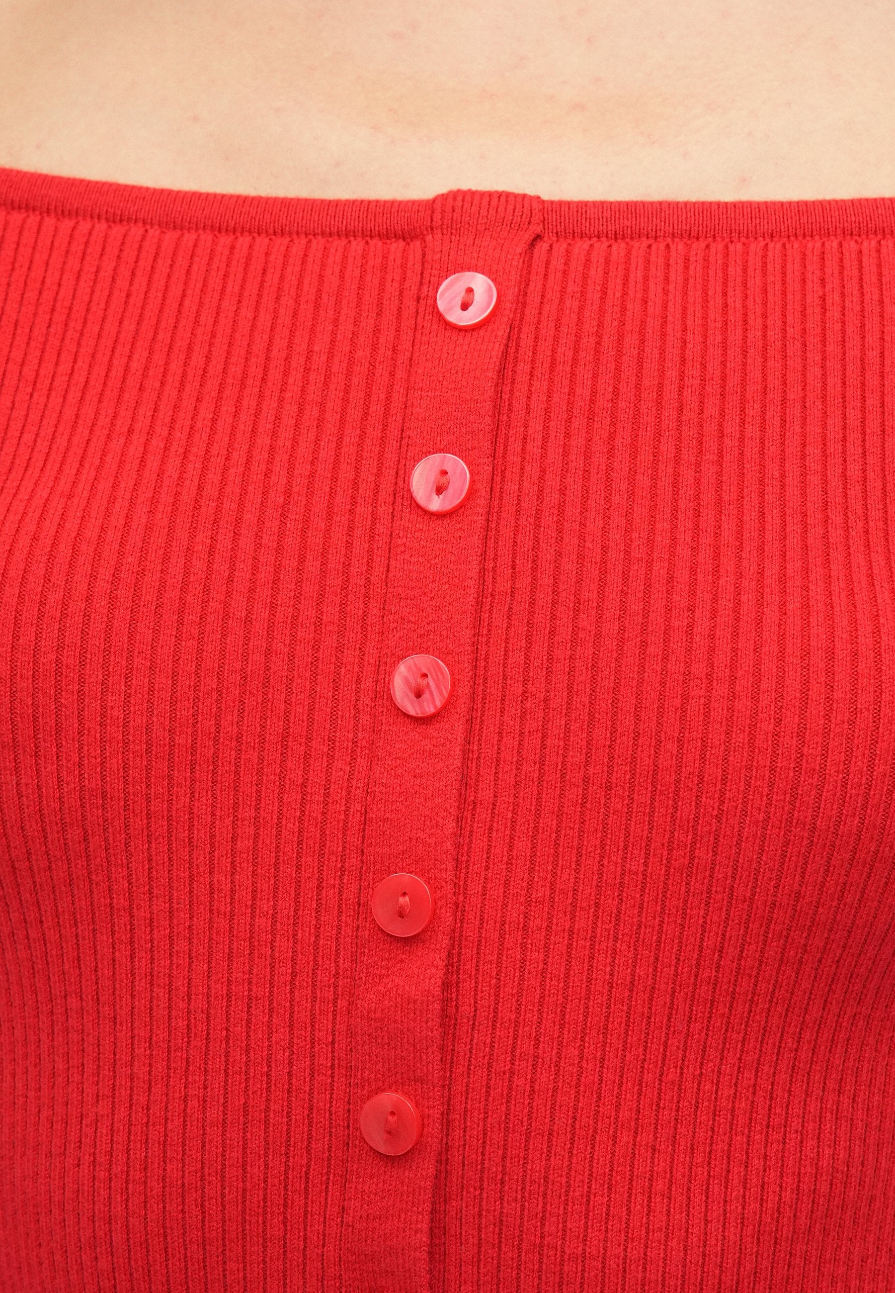 Abercrombie & Fitch BUTTON