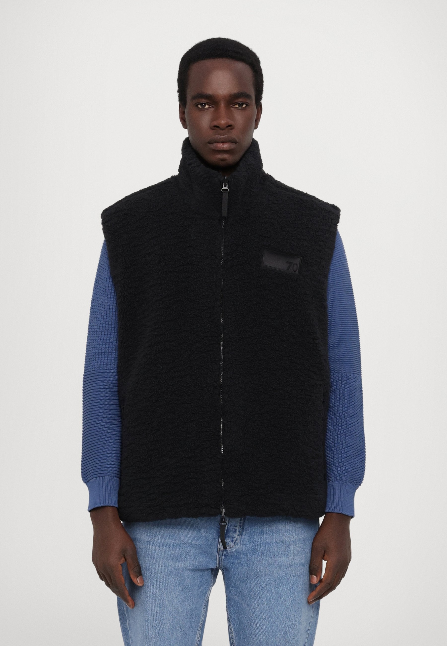 REVERSIBLE VEST UNISEX Media 5