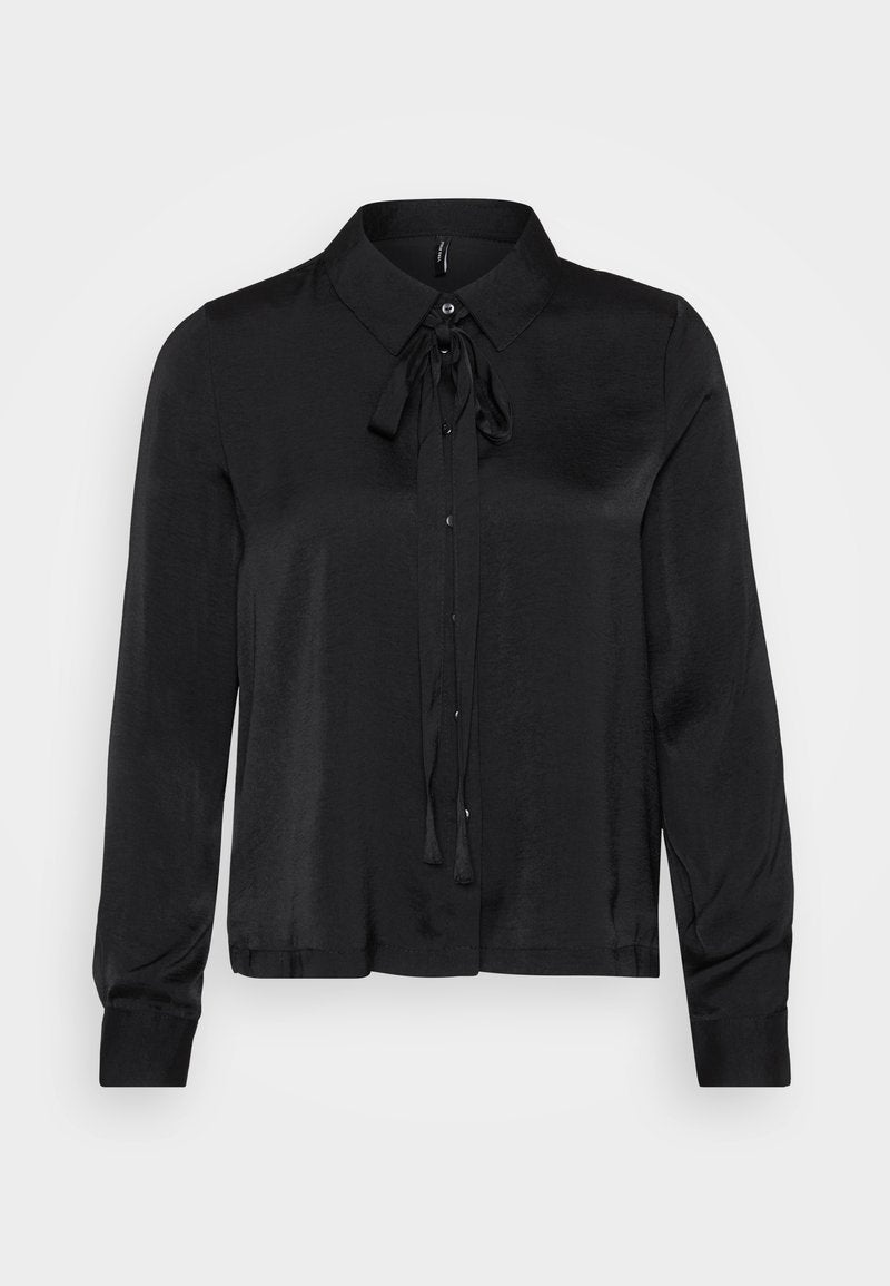 Schwarze Bluse mit langen Ärmeln aus glattem Stoff. Verfügt über einen Kragen, eine Knopfleiste vorne und eine Schleifenakzent am Ausschnitt. Einfaches Design.