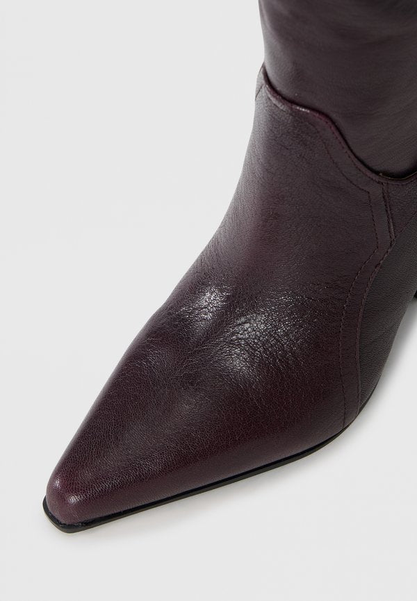 ALDO SADDLE