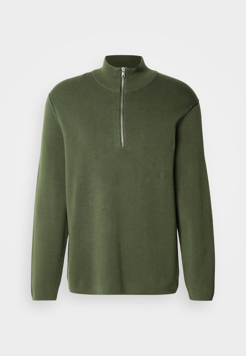 Grüner Strickpullover mit hohem, Reißverschluss-Kragen, langen Ärmeln und entspannter Passform. Gefertigt aus glattem Material mit minimalistischem Design.