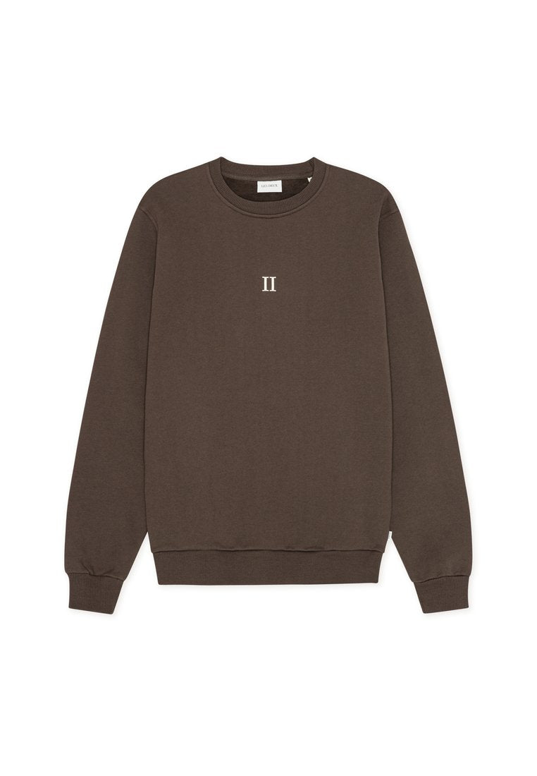 Brauner Sweatshirt aus Baumwolle mit Rundhalsausschnitt, gerippten Bündchen und kleinem "II"-Logo in der Mitte der Brust. Weicher Stoff.