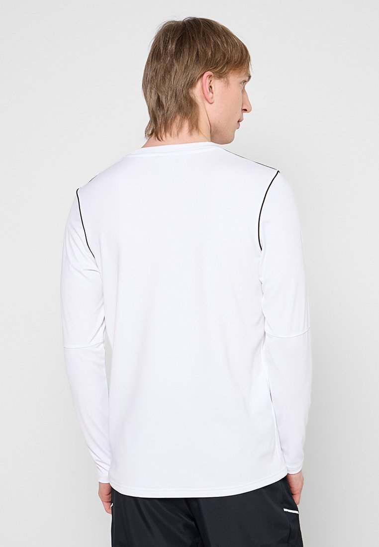 Nike Performance