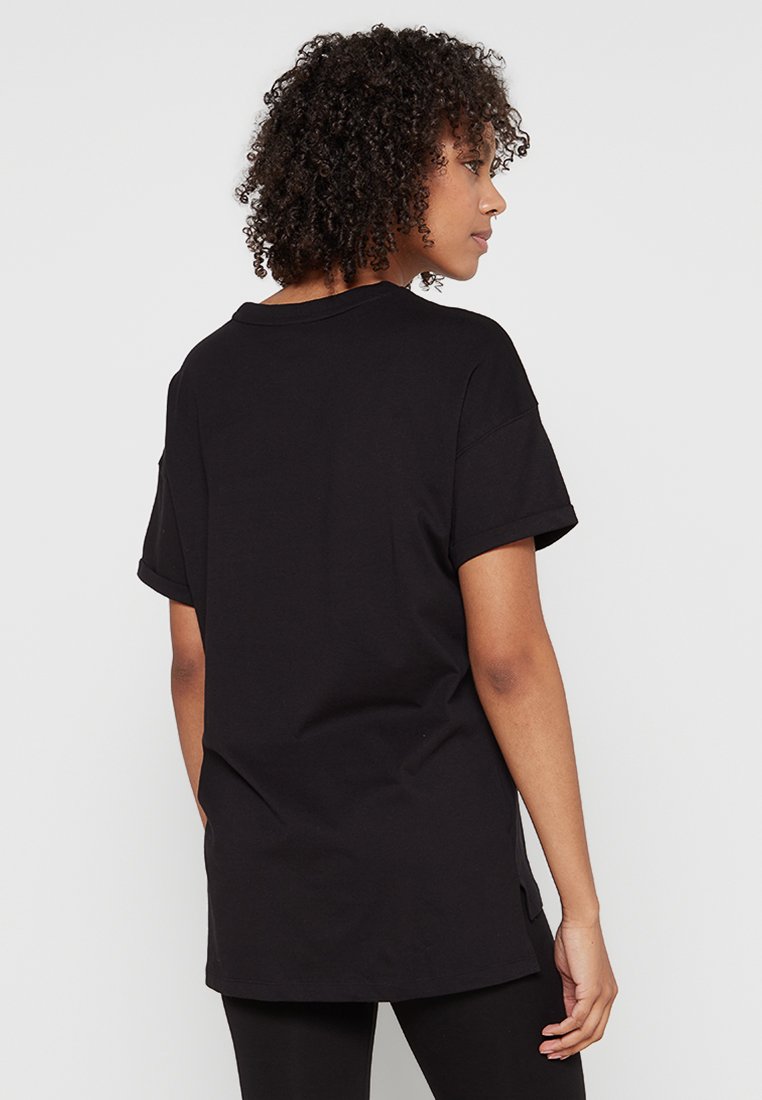 DKNY Sport