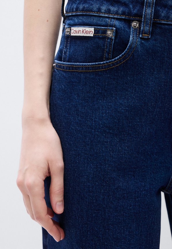 Calvin Klein Jeans MOM