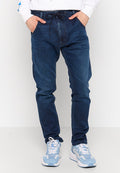 Dunkelblaue Denim-Jogger-Hosen im Stil mit elastischem Bund, vorderen Taschen und tapered Beinform. Weicher, strukturiert Stoff.