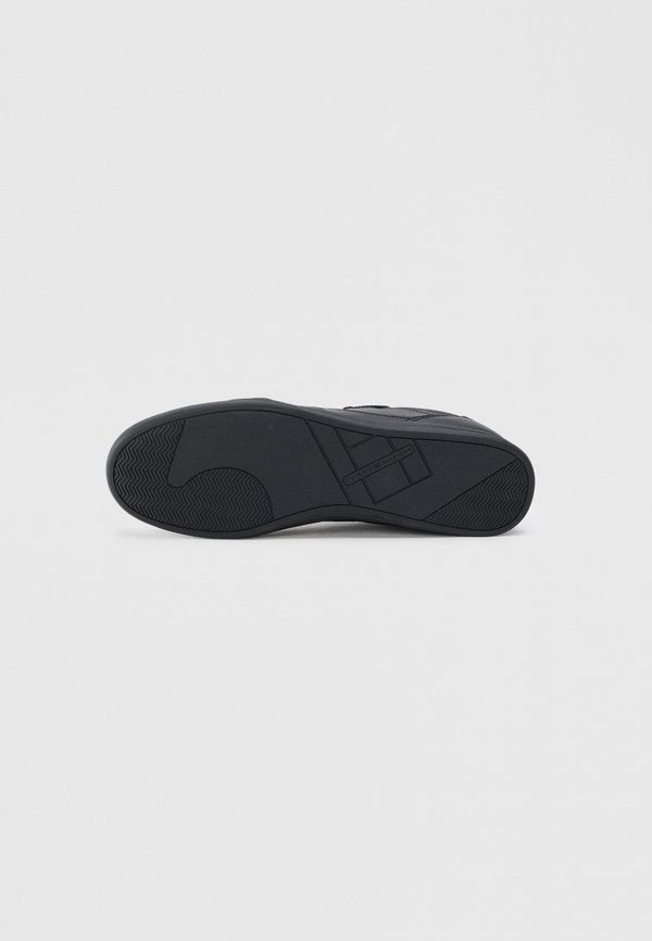 Tommy Hilfiger DEBOSSED LOGO CUPSOLE TRAINERS WITH LEATHER