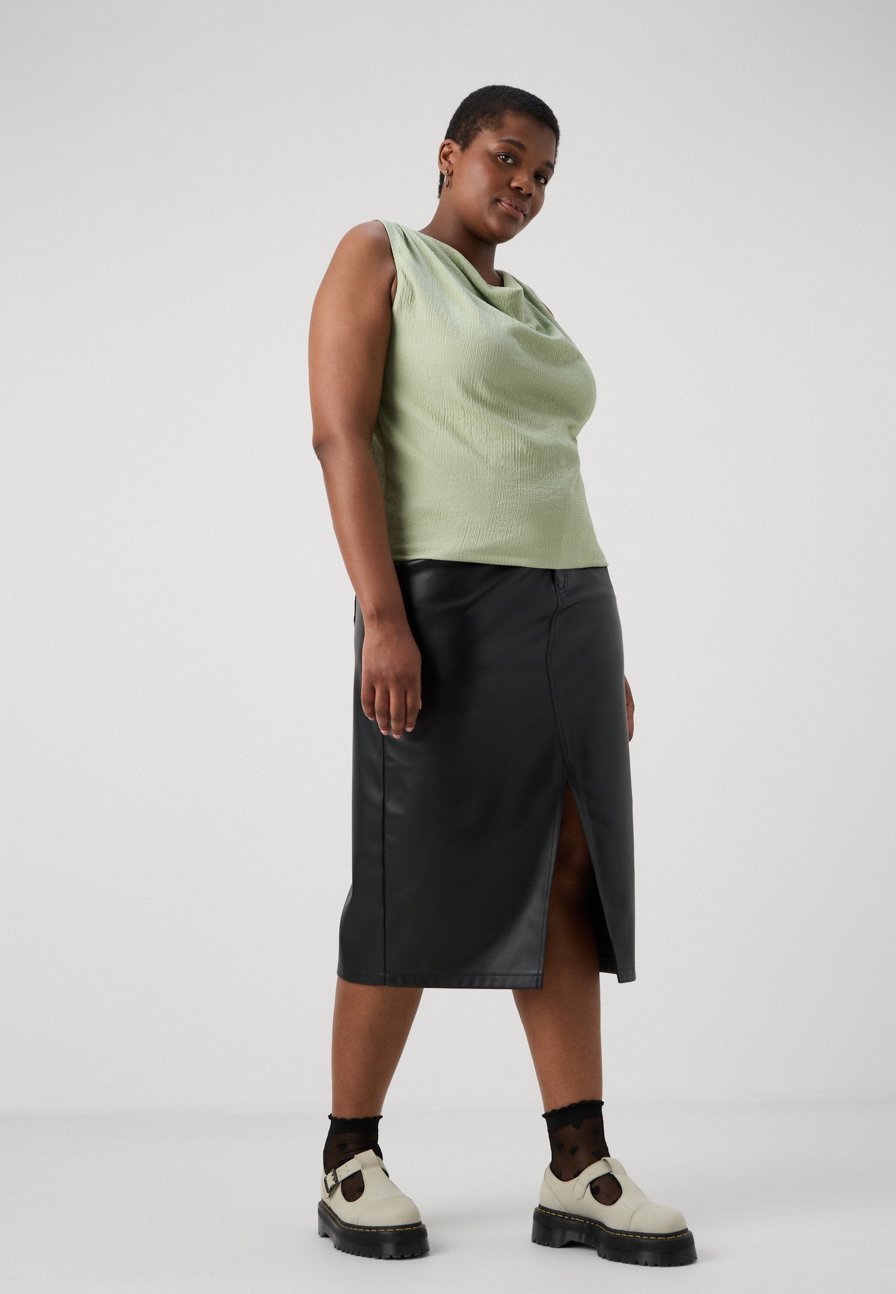 CARKIRI SLIT SKIRT Media 5