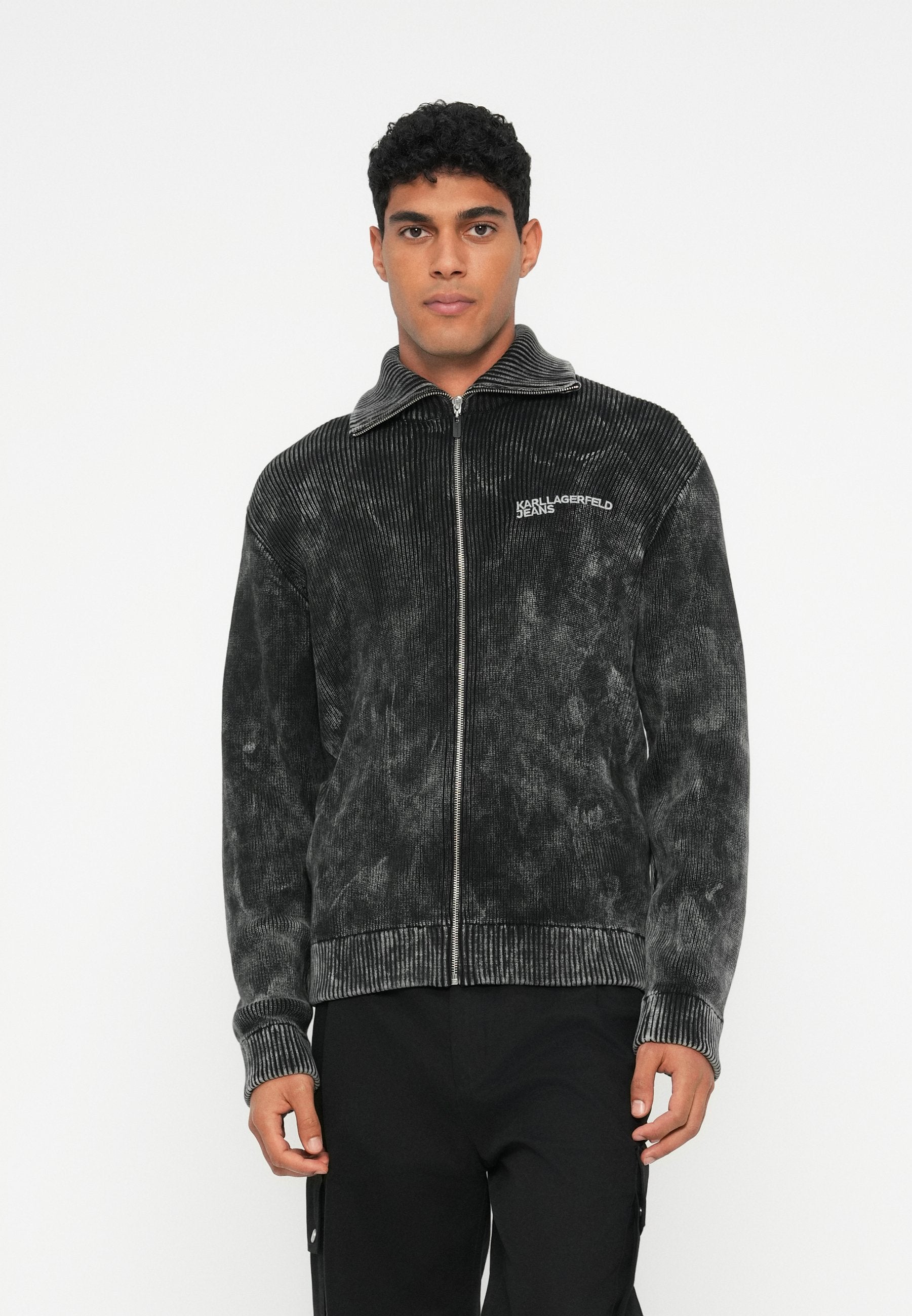 WASHED ZIP-UP Media 3