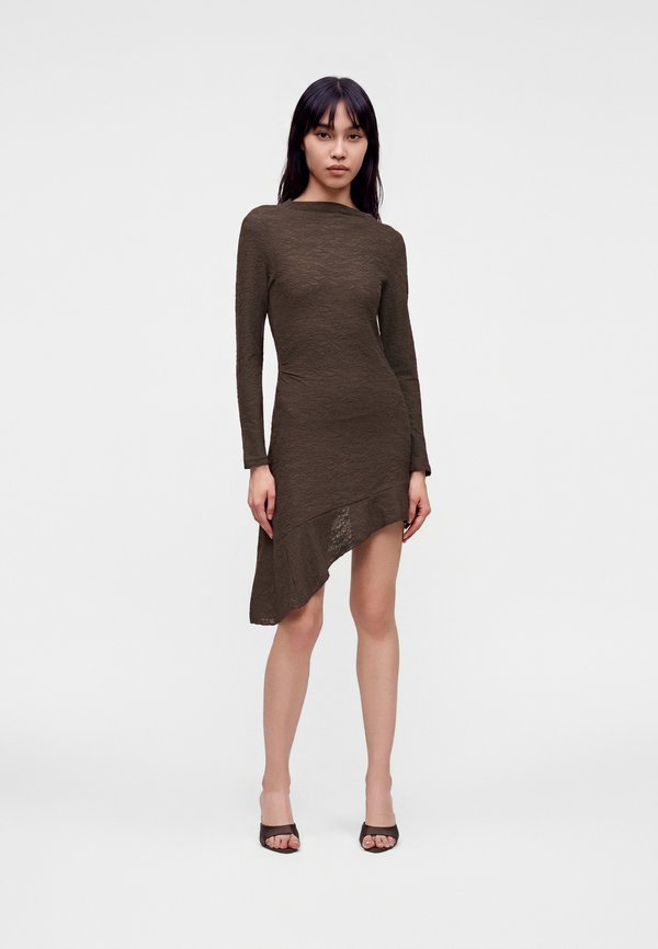 ONLY ONLNUGA STRUCTUR DRESS - Jersey dress - chocolate torte