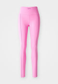 Eng anliegende pinke Leggings aus dehnbarem Stoff, mit hohem Bund und kontrastierenden Seitennähten. Glatte Textur und keine sichtbaren Muster.