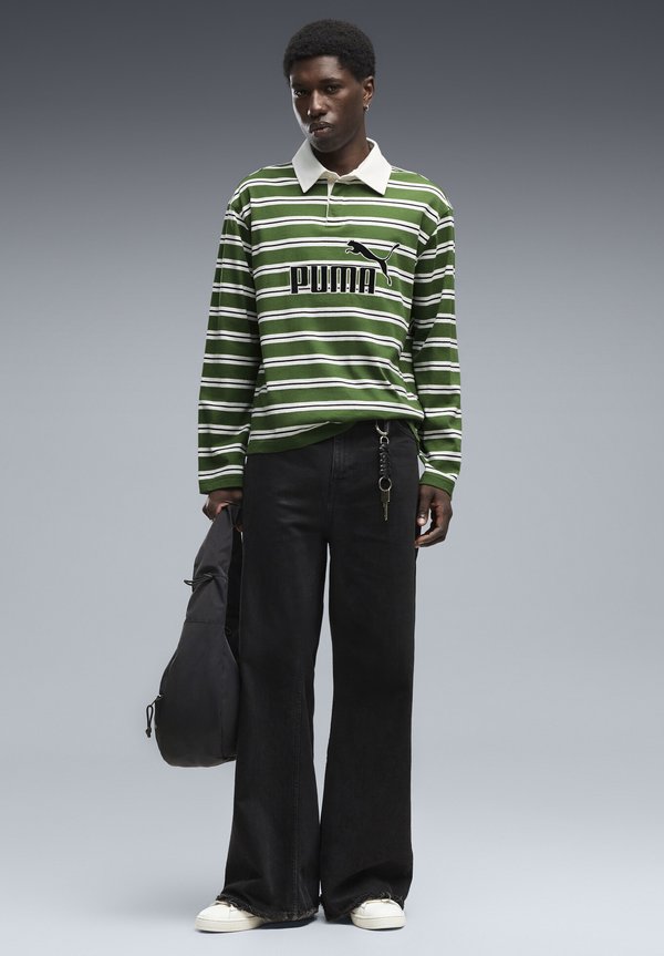 Puma ESS ELEVATED NO.1 RELAXED STRIPED RUGBY POLO UNISEX - Polo shirt - earthy green-striped