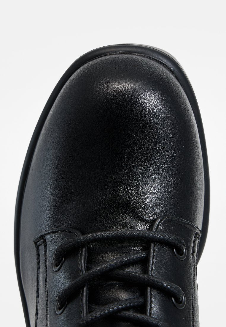 Koi Footwear TEAM JACOB