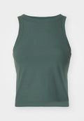 Grüner, gerippter Crop-Top mit rundem Ausschnitt. Aus glattem Stoff gefertigt und mit kontrastierenden Nähten an den Nähten. Keine zusätzlichen Akzente.