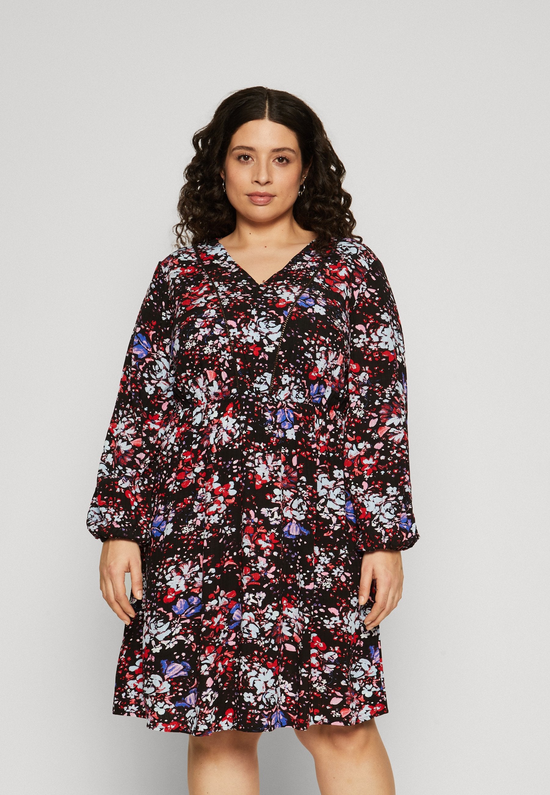 ONLY Carmakoma CARDEEDEE LIFE KNEE DRESS