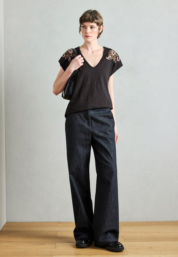 Scotch & Soda EMBROIDERED V NECK