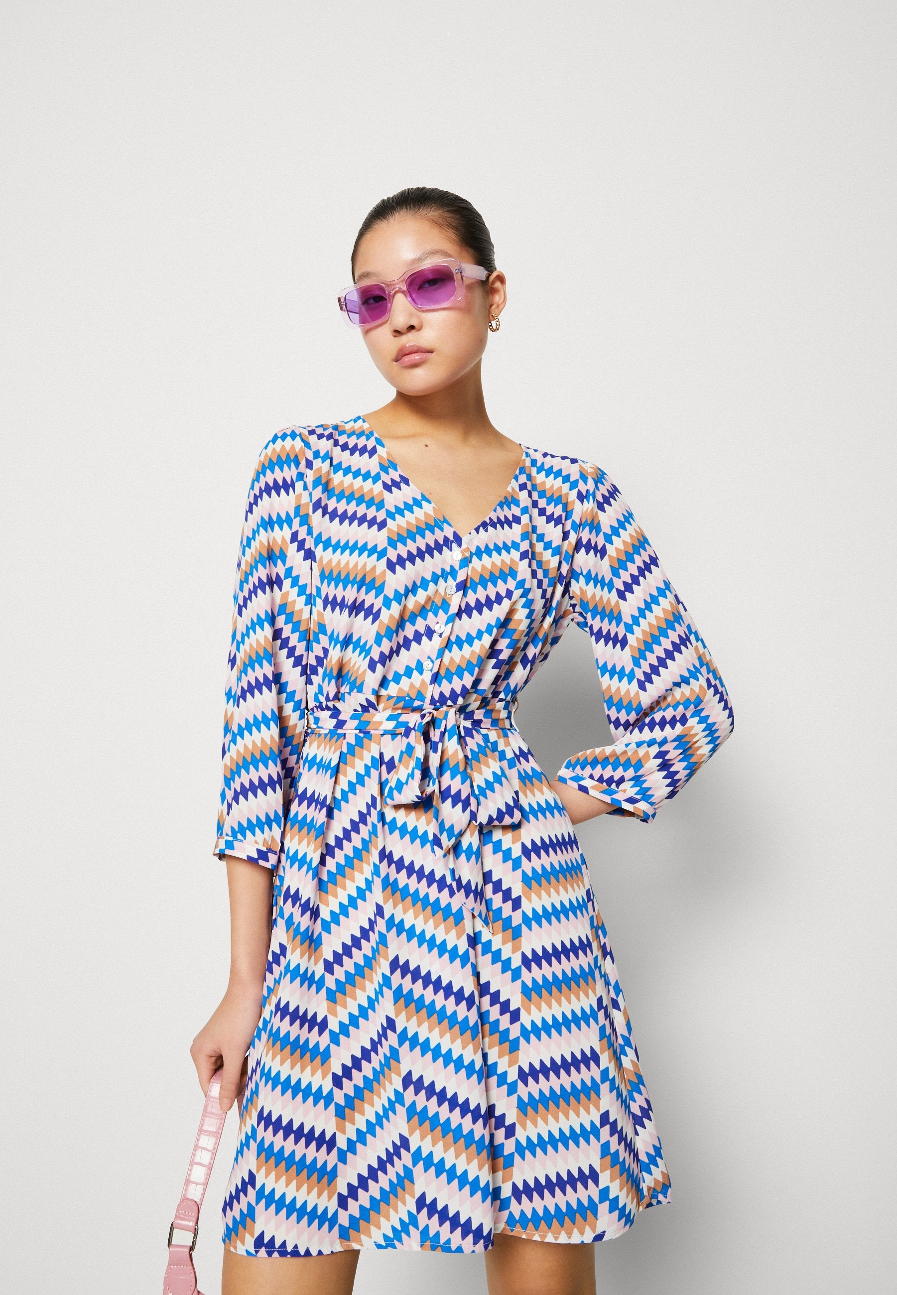 ONLSTELLA LIFE 3/4 V NECK DRESS Media 5