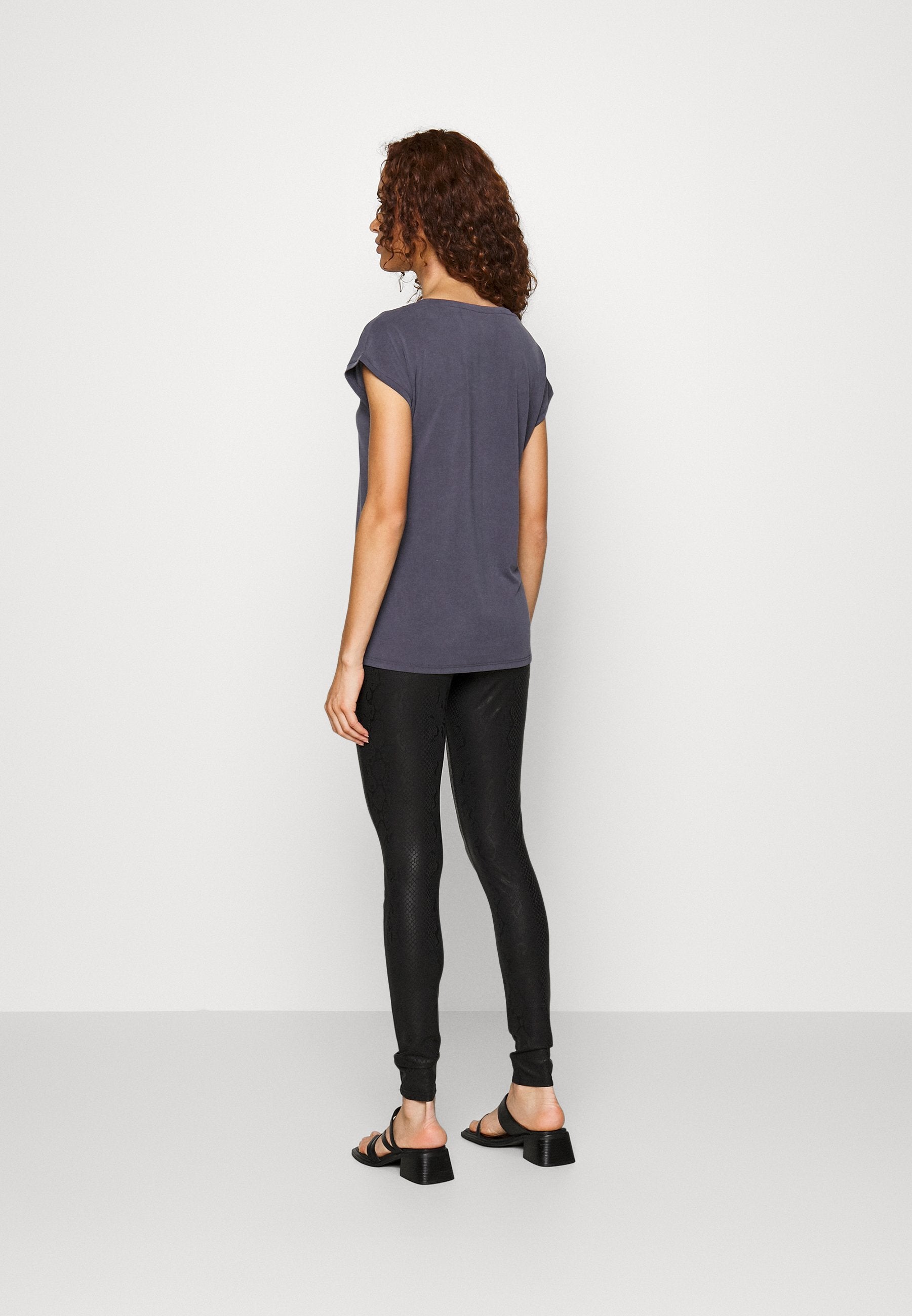 ONLY Tall ONLSANIRA COATED LEGGING
