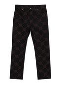 Schwarze Hosen mit einem sich wiederholenden burgunderfarbenen Muster, aus strapazierfähigem Material mit einem traditionellen Fünf-Taschen-Design und metallischen Akzenten.