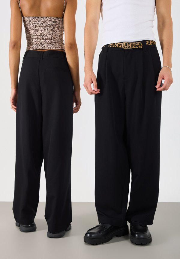 YOURTURN by Zalando UNISEX PLEATED BARREL TROUSERS