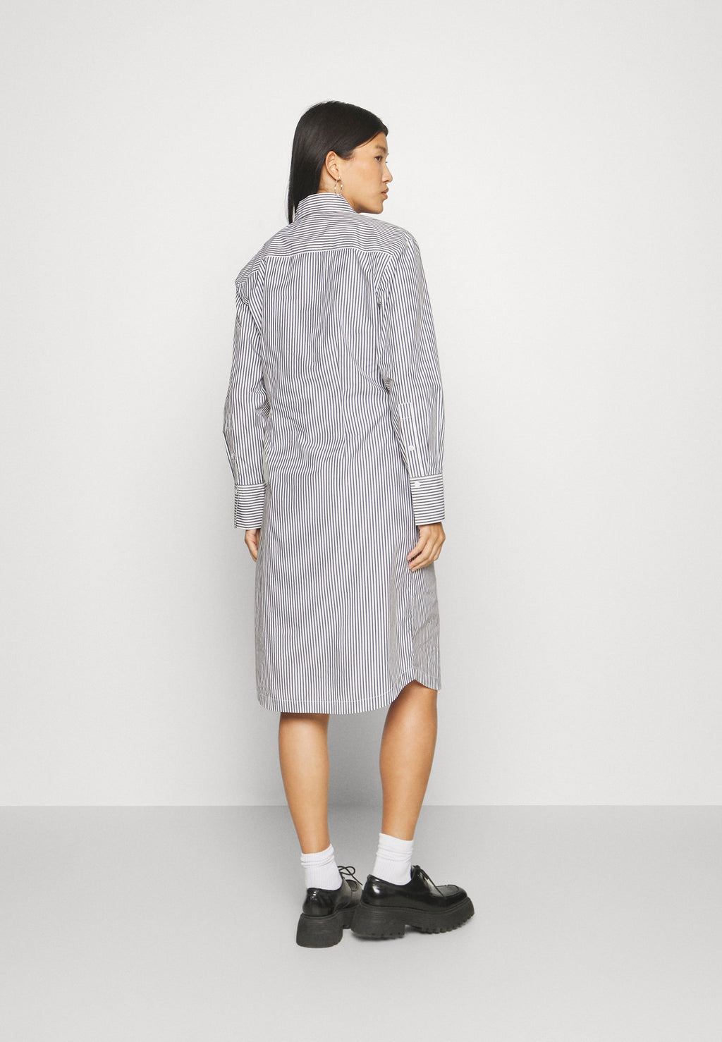 STRIPED WAISTED KNEE DRESS Media 4