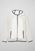 Fleecejacke in hellbeige mit einem strukturierten weißen Vorderpanel, Kapuze, Reißverschlusstaschen und marineblauen Akzenten an den Bündchen und dem Reißverschluss.